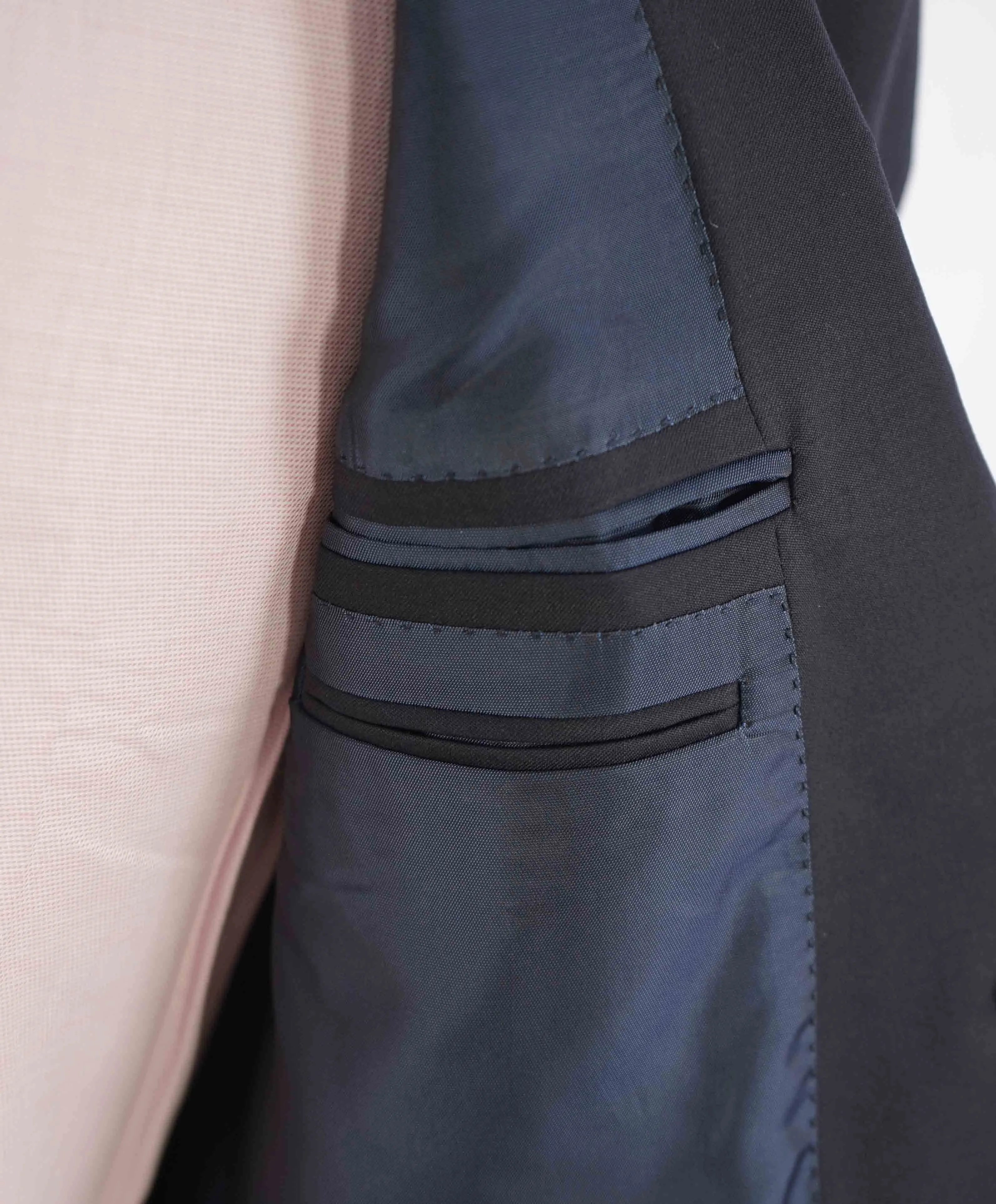 $3,250 ERMENEGILDO ZEGNA - "MICRONSPHERE" *Closet Staple* Navy Suit - 40L