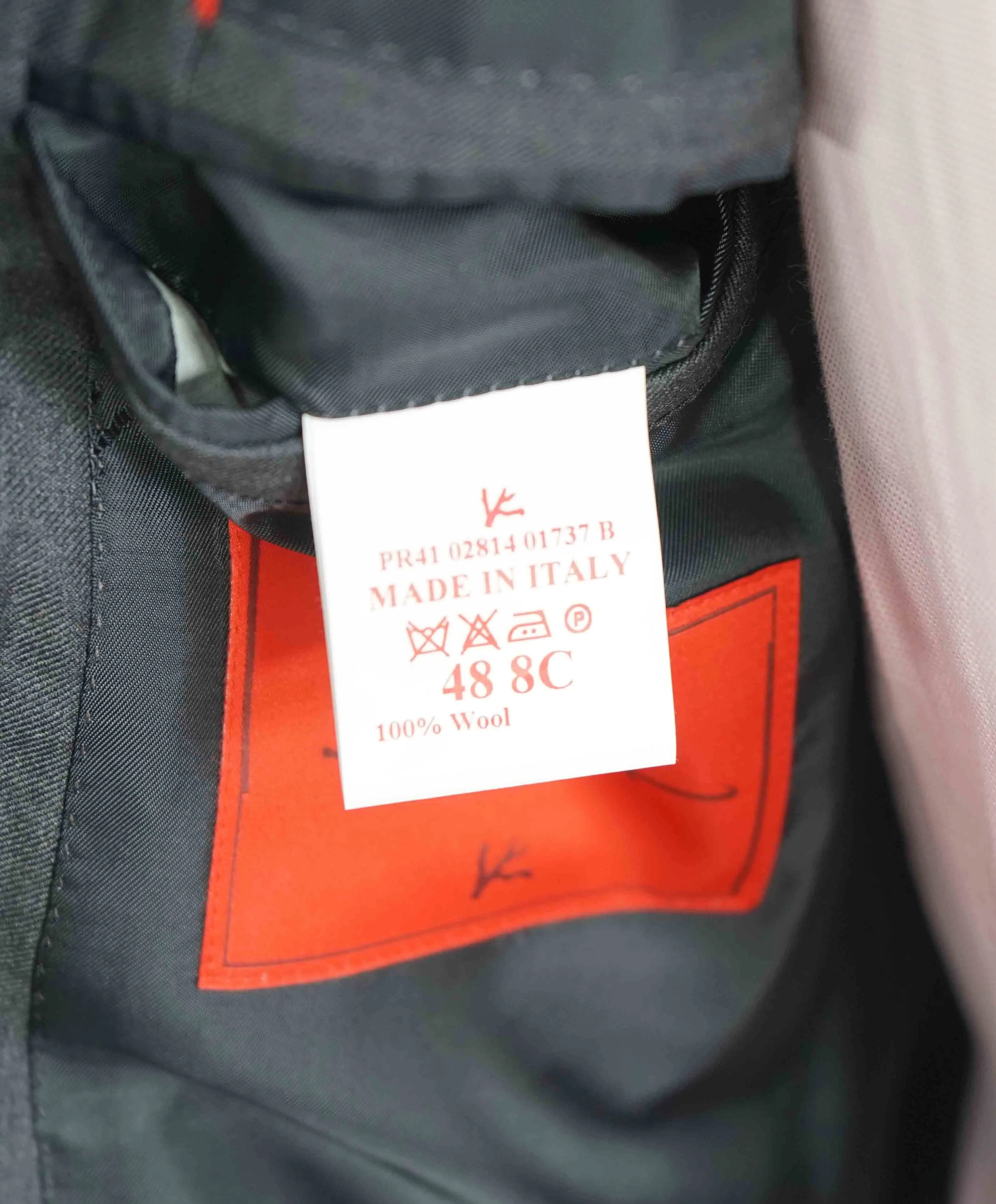 $3,750 ISAIA - Gray "AQUASPIDER" *CLOSET STAPLE* Coral Pin Suit - 38S
