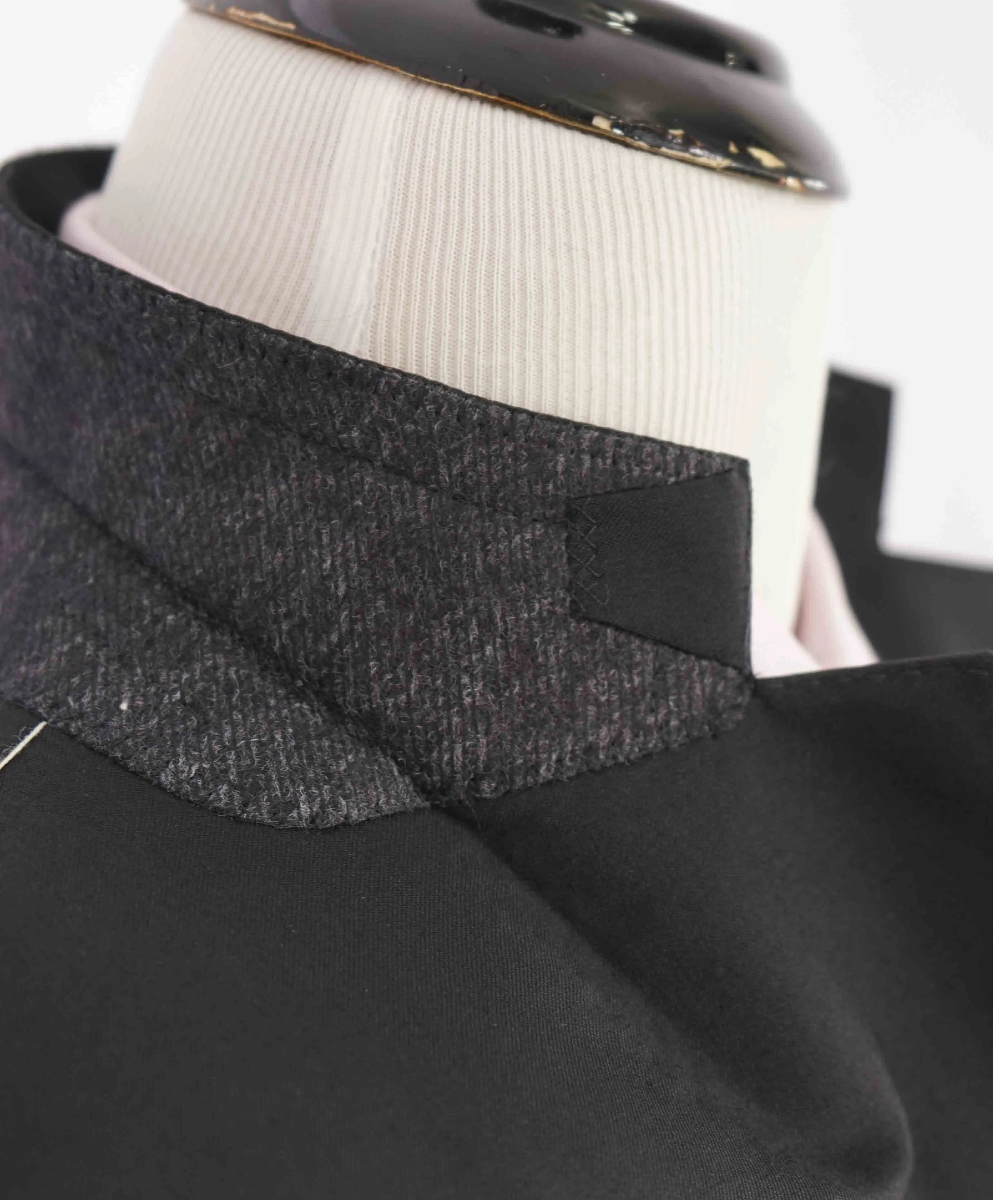 $3,995 ERMENEGILDO ZEGNA-"MULTISEASON" Notch Lapel Black Tuxedo- 44R
