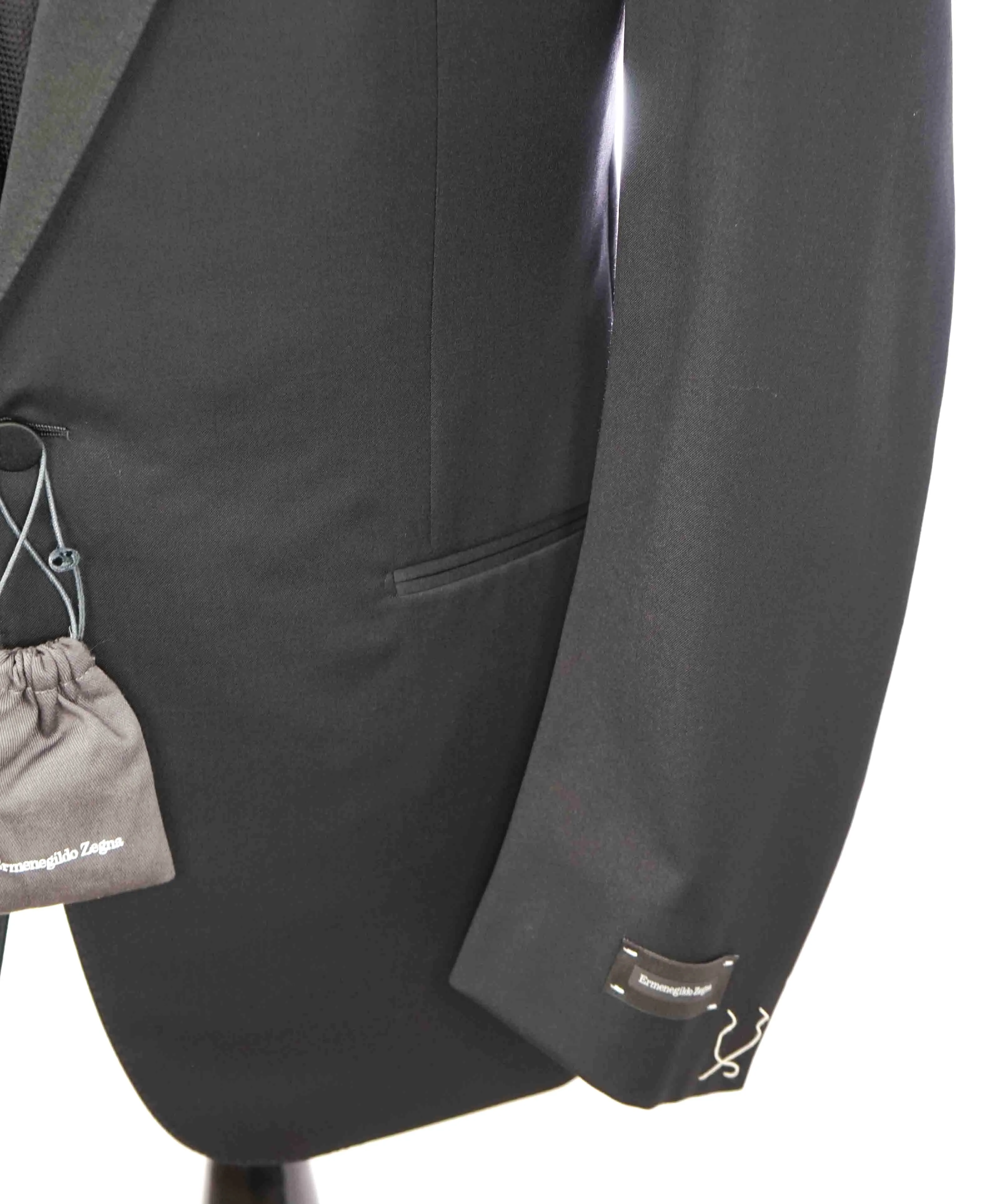 $3,995 ERMENEGILDO ZEGNA-"MULTISEASON" Notch Lapel Black Tuxedo- 44R