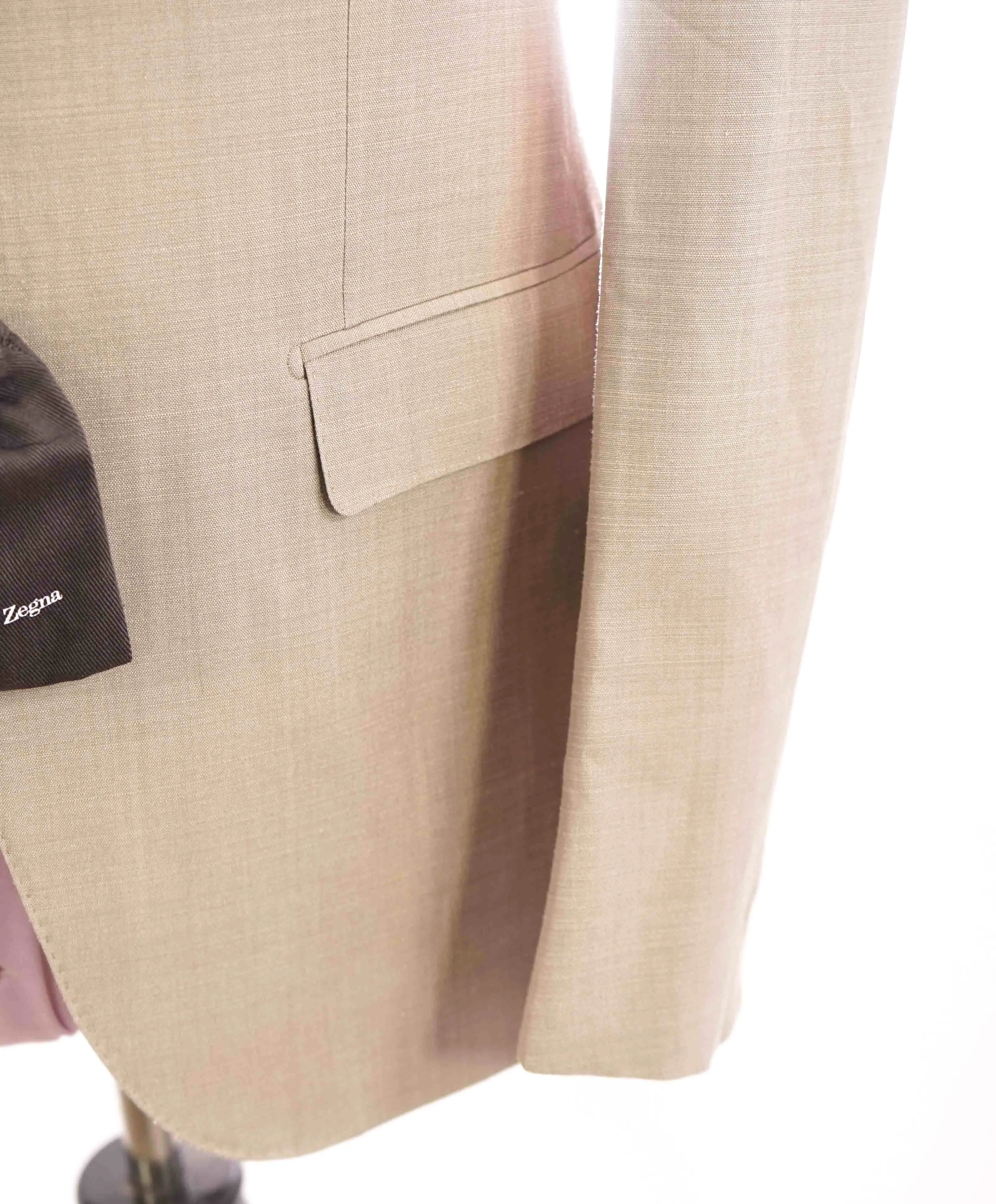 $3,995 ERMENEGILDO ZEGNA -“SILK / WOOL" Neutral Beige Suit - 38R