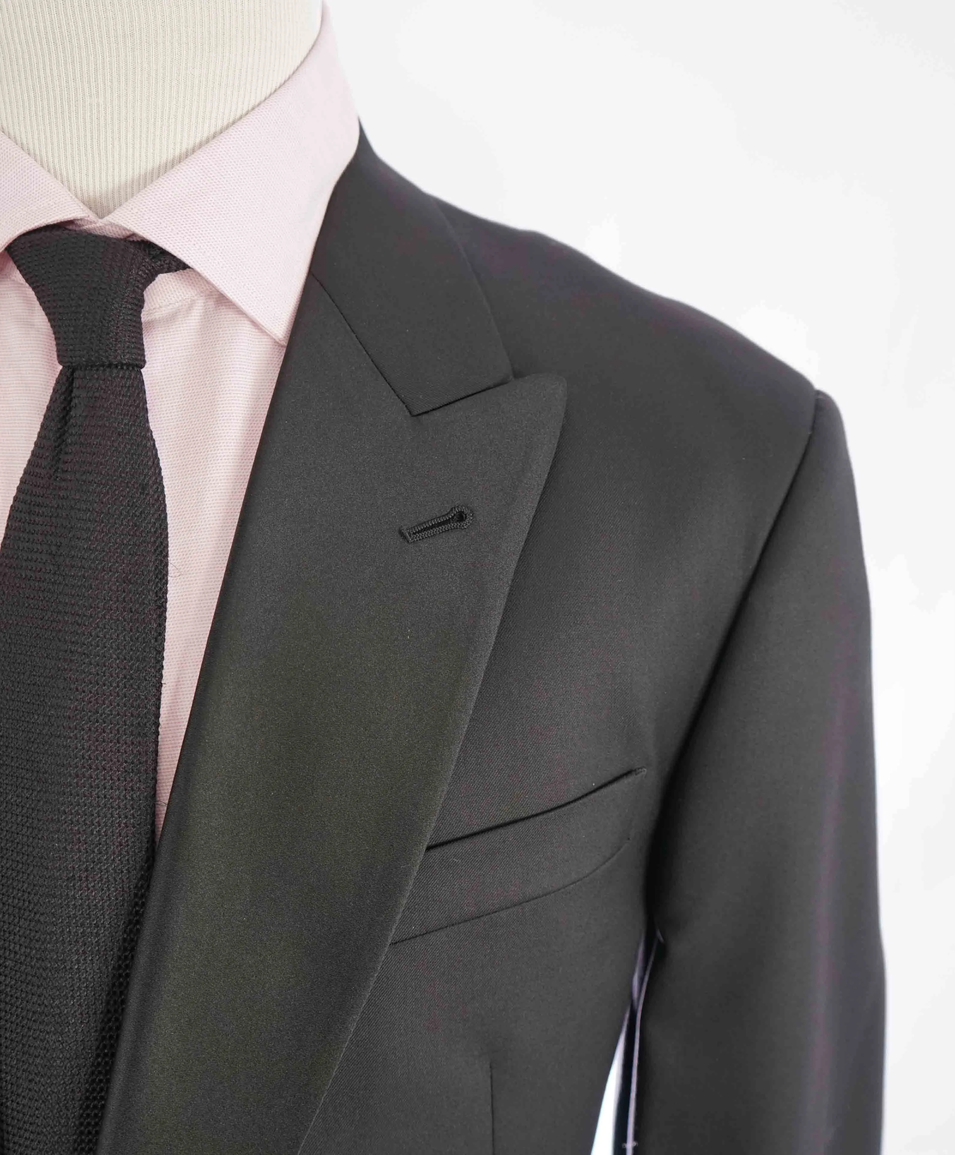 $3,995 GIORGIO ARMANI - "SOFT" Black SILK LINED 160's Peak Lapel Tuxedo - 48R