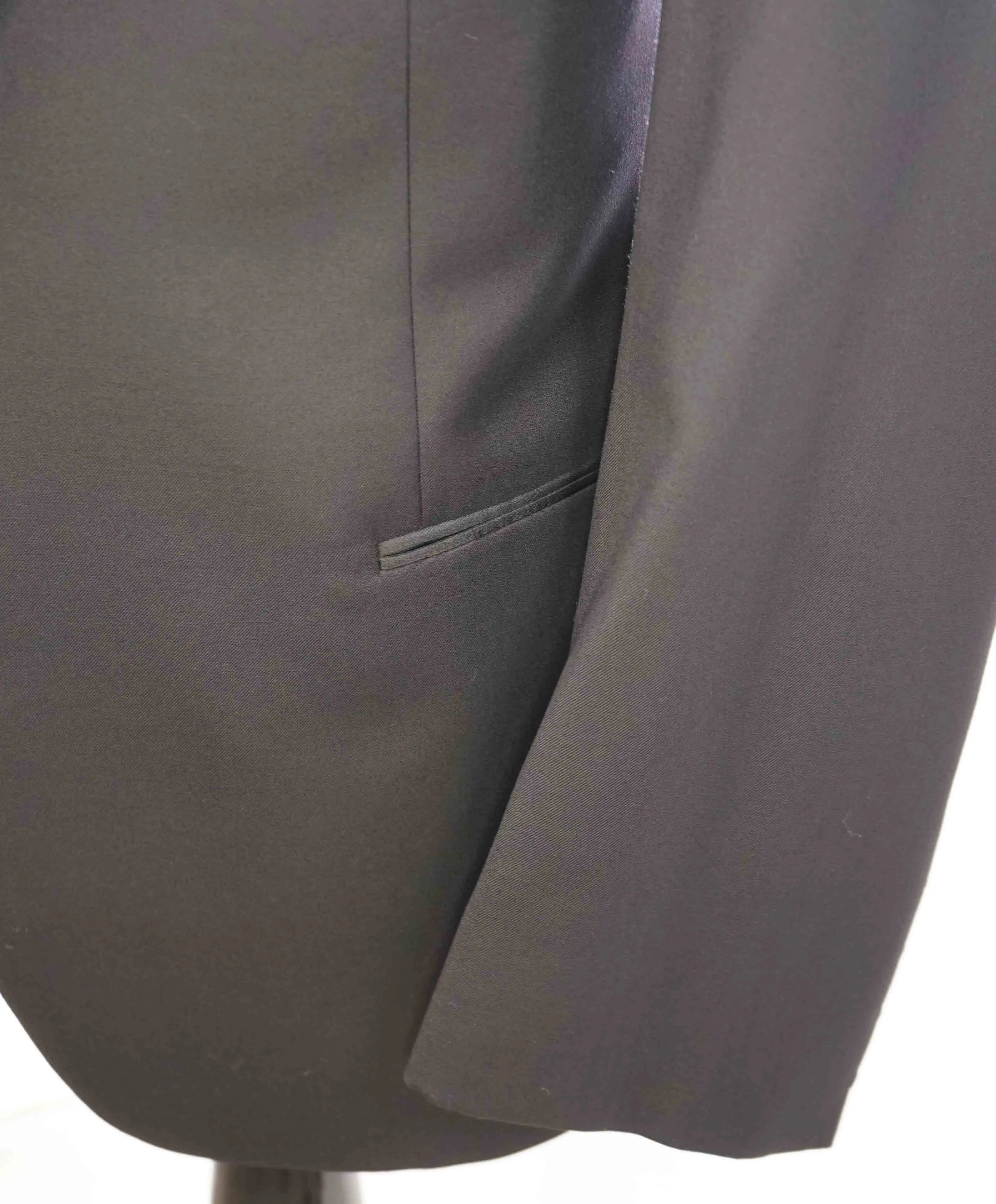 $3,995 GIORGIO ARMANI - "SOFT" Black SILK LINED 160's Peak Lapel Tuxedo - 48R