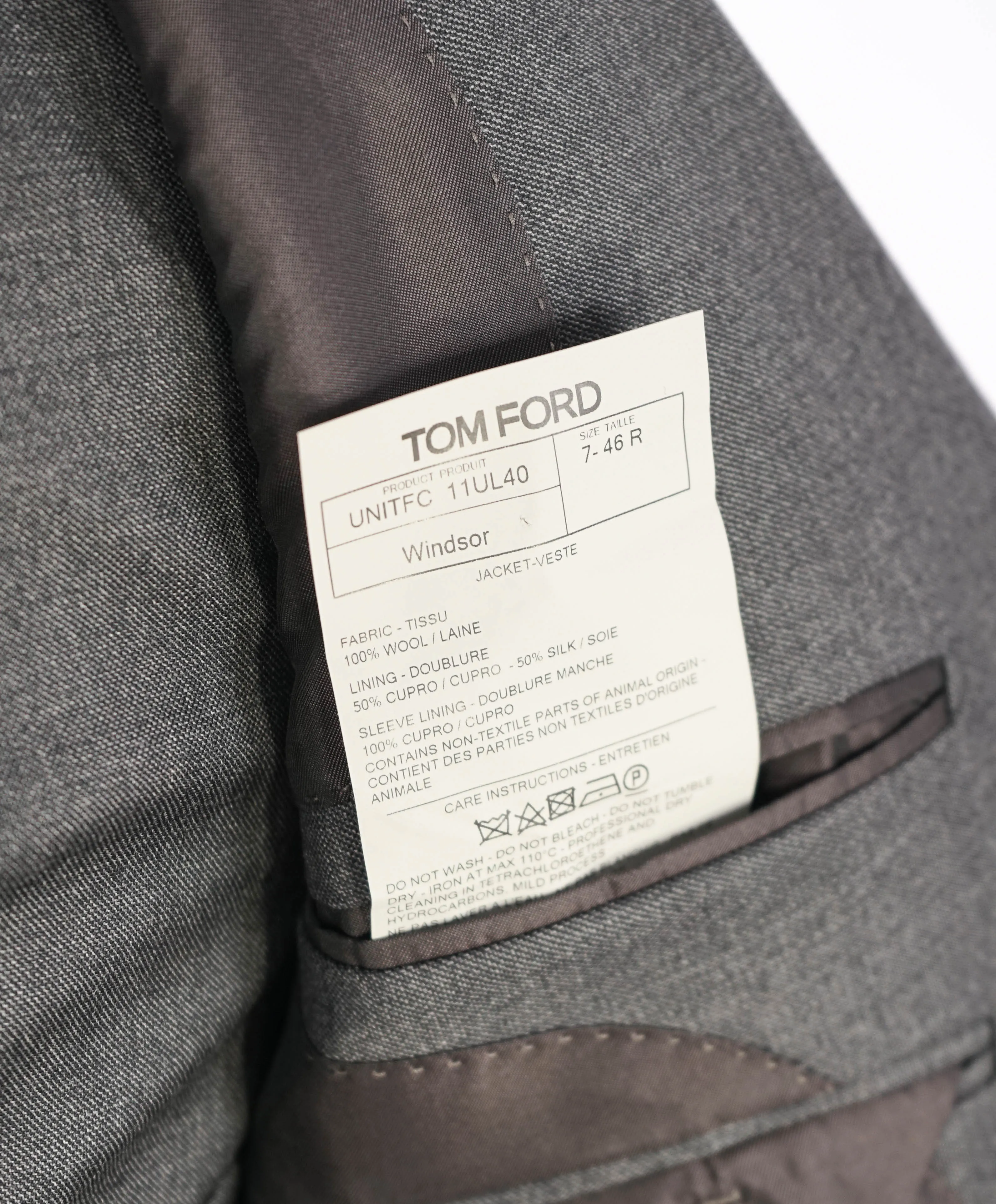 $5,000 TOM FORD - 3-Piece Gray PEAK LAPEL Vested Side Tab Suit - 36R (46EU)