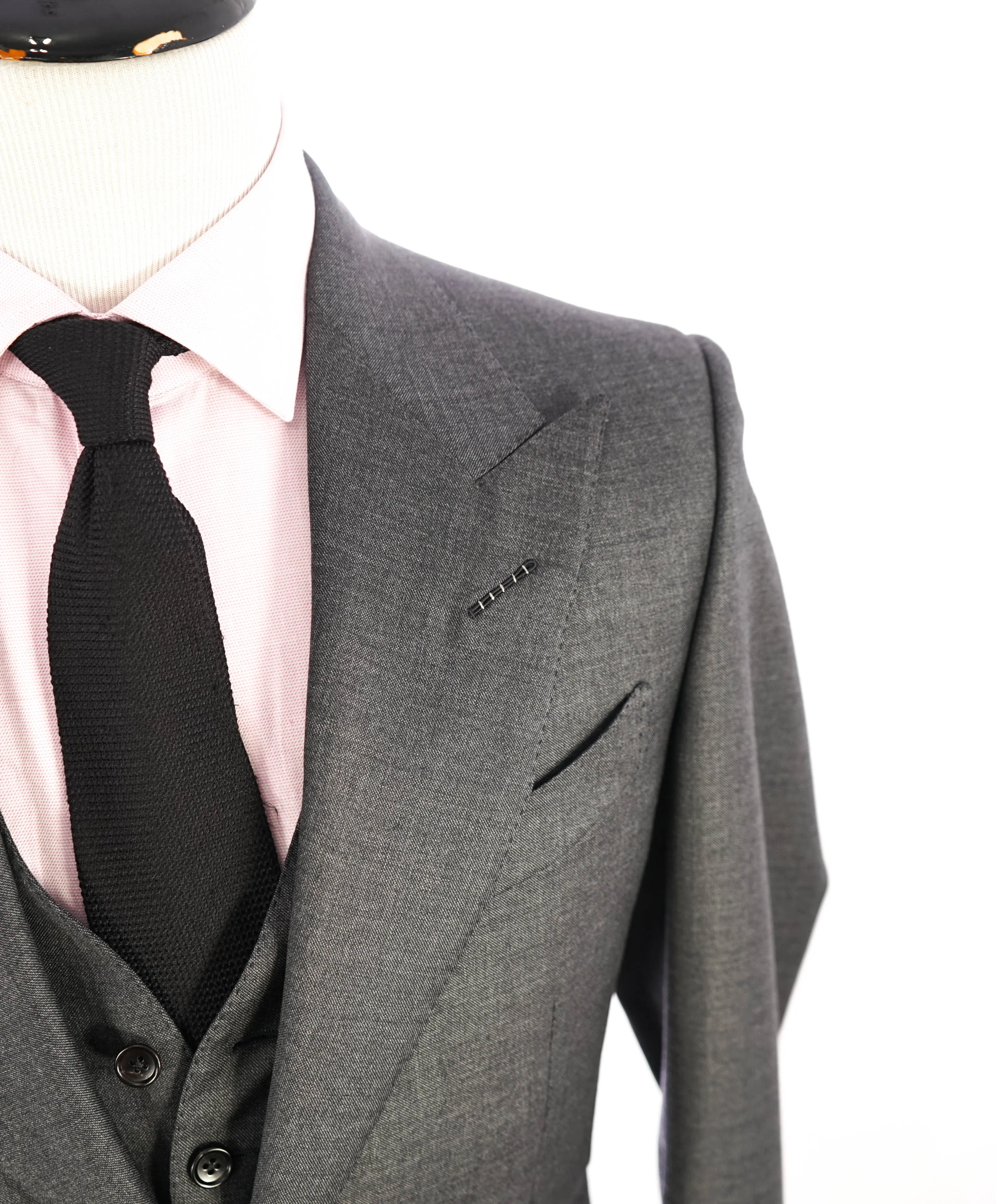 $5,000 TOM FORD - 3-Piece Gray PEAK LAPEL Vested Side Tab Suit - 36R (46EU)