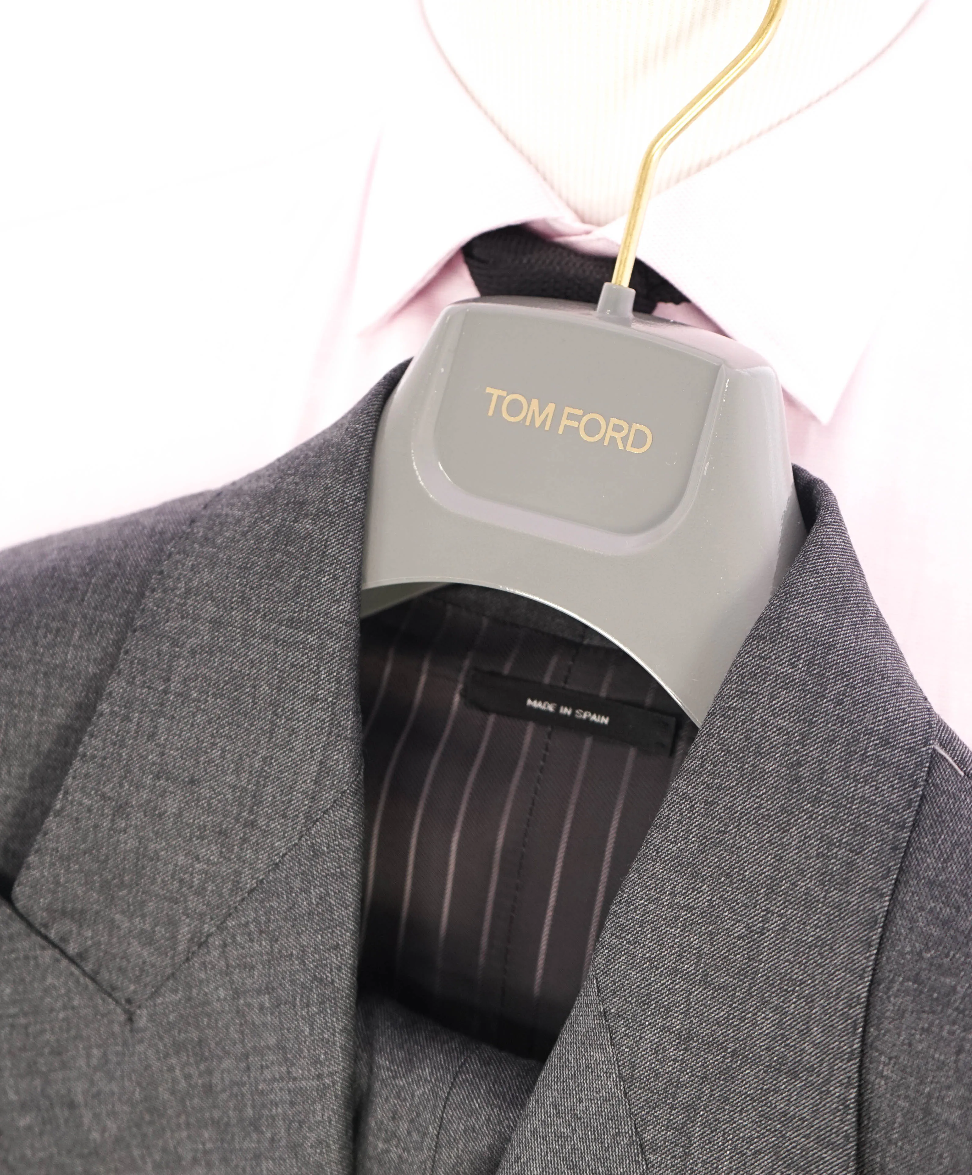 $5,000 TOM FORD - 3-Piece Gray PEAK LAPEL Vested Side Tab Suit - 36R (46EU)