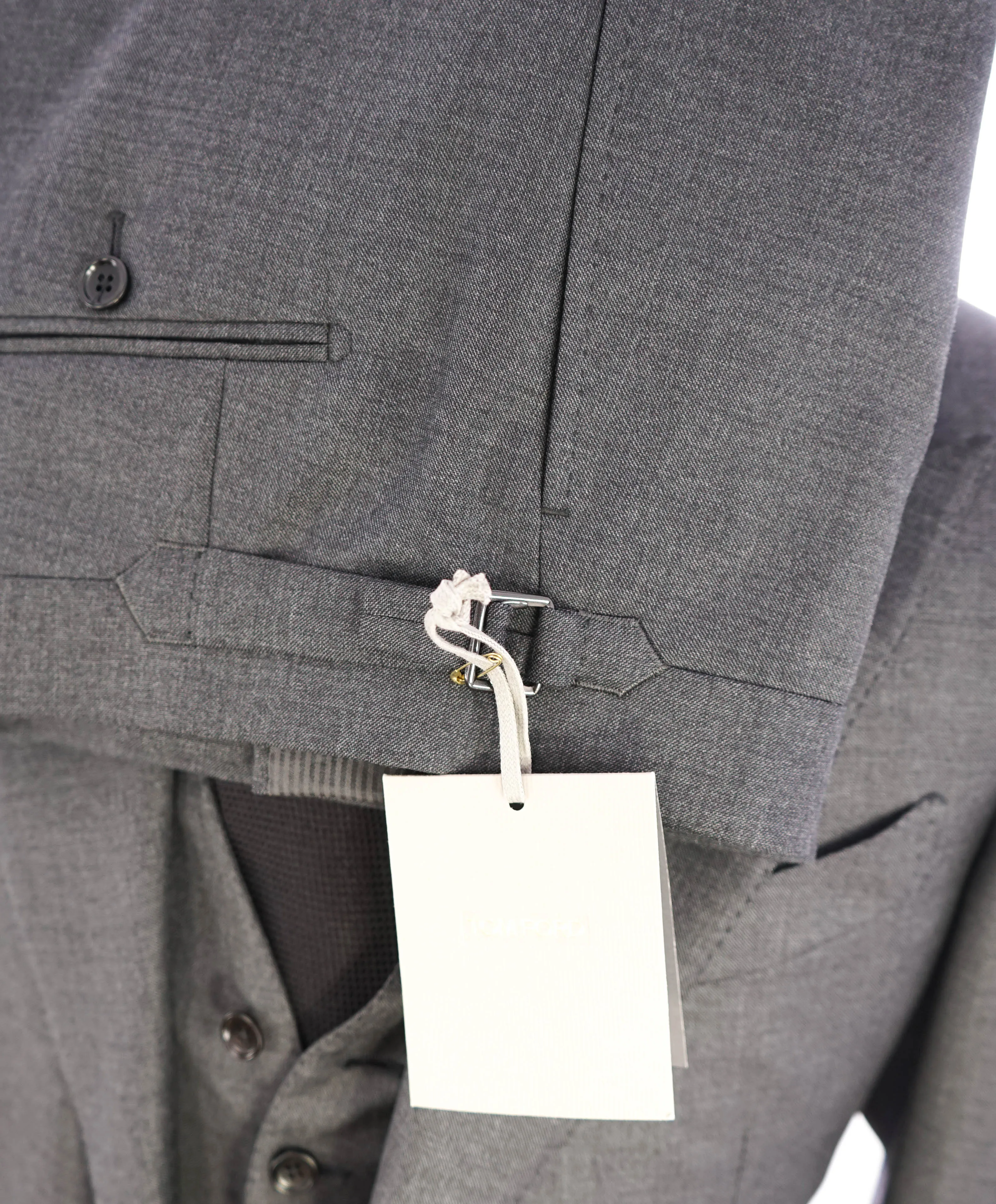 $5,000 TOM FORD - 3-Piece Gray PEAK LAPEL Vested Side Tab Suit - 36R (46EU)