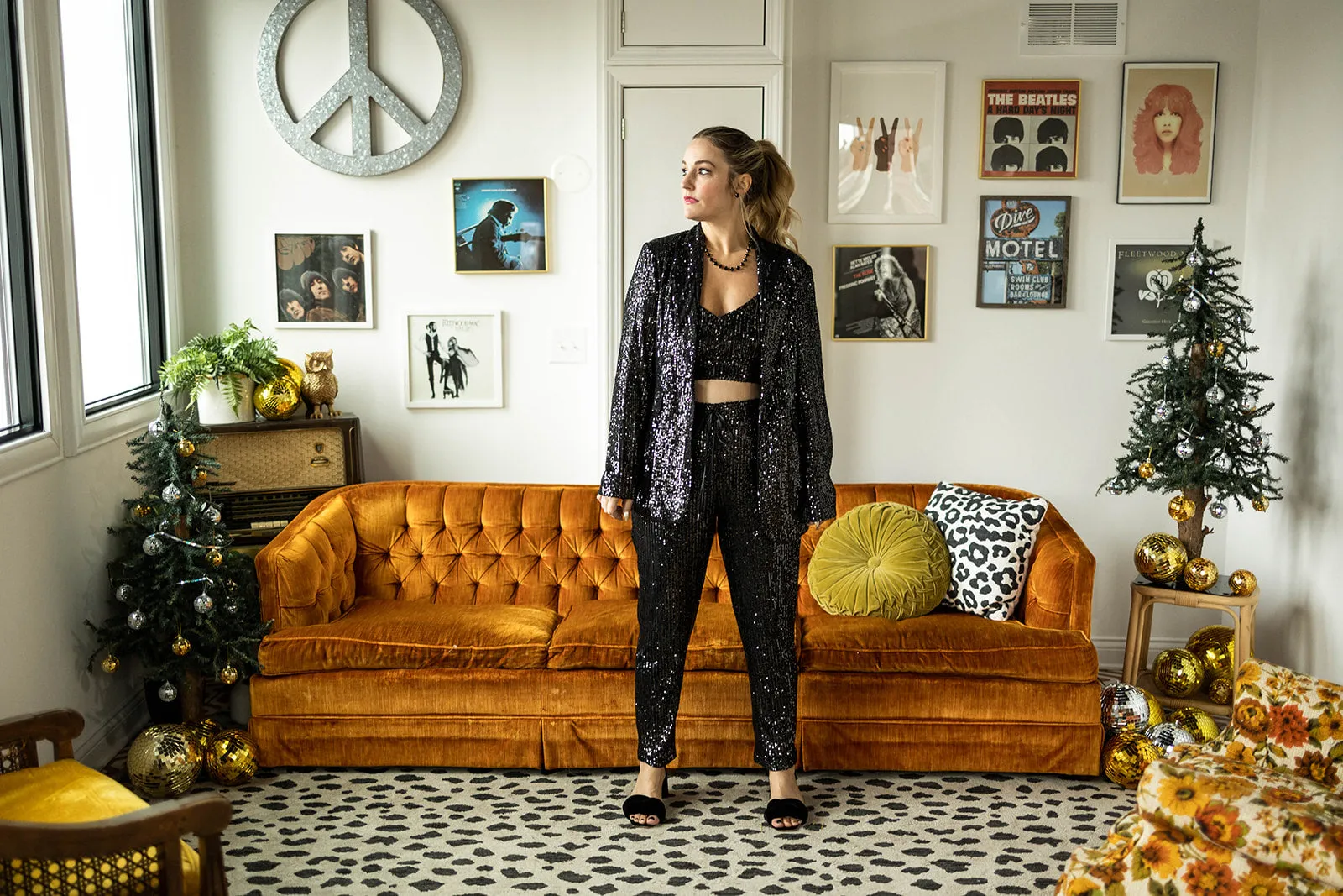 cyndie set in black