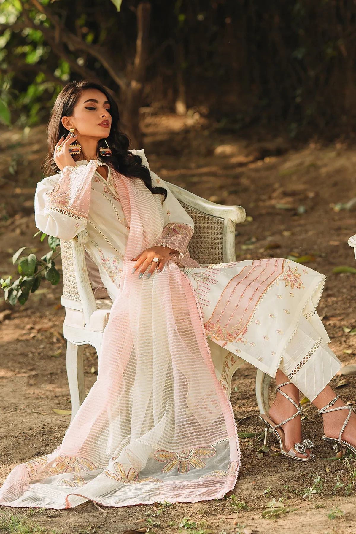 Embroidered Salwar Suit in Off White Pakistani Salwar Kameez Dupatta