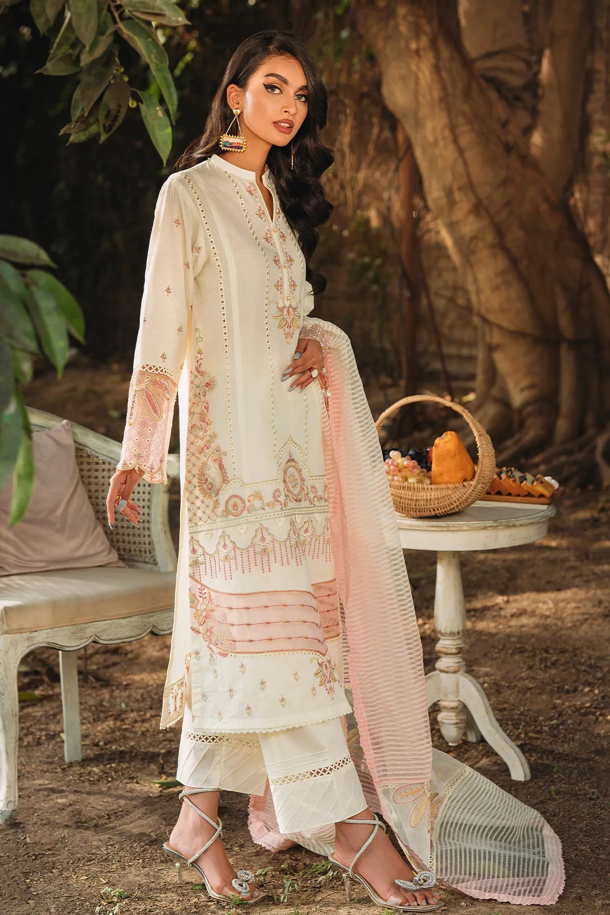 Embroidered Salwar Suit in Off White Pakistani Salwar Kameez Dupatta