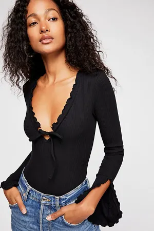 FREE PEOPLE RUFFLE HEM TOP BLACK*