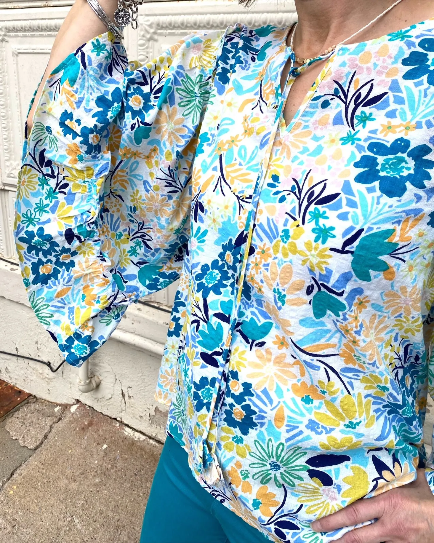 Ivy Jane Mixed In Blues Floral Wide Ruffled Slv Top w Ties