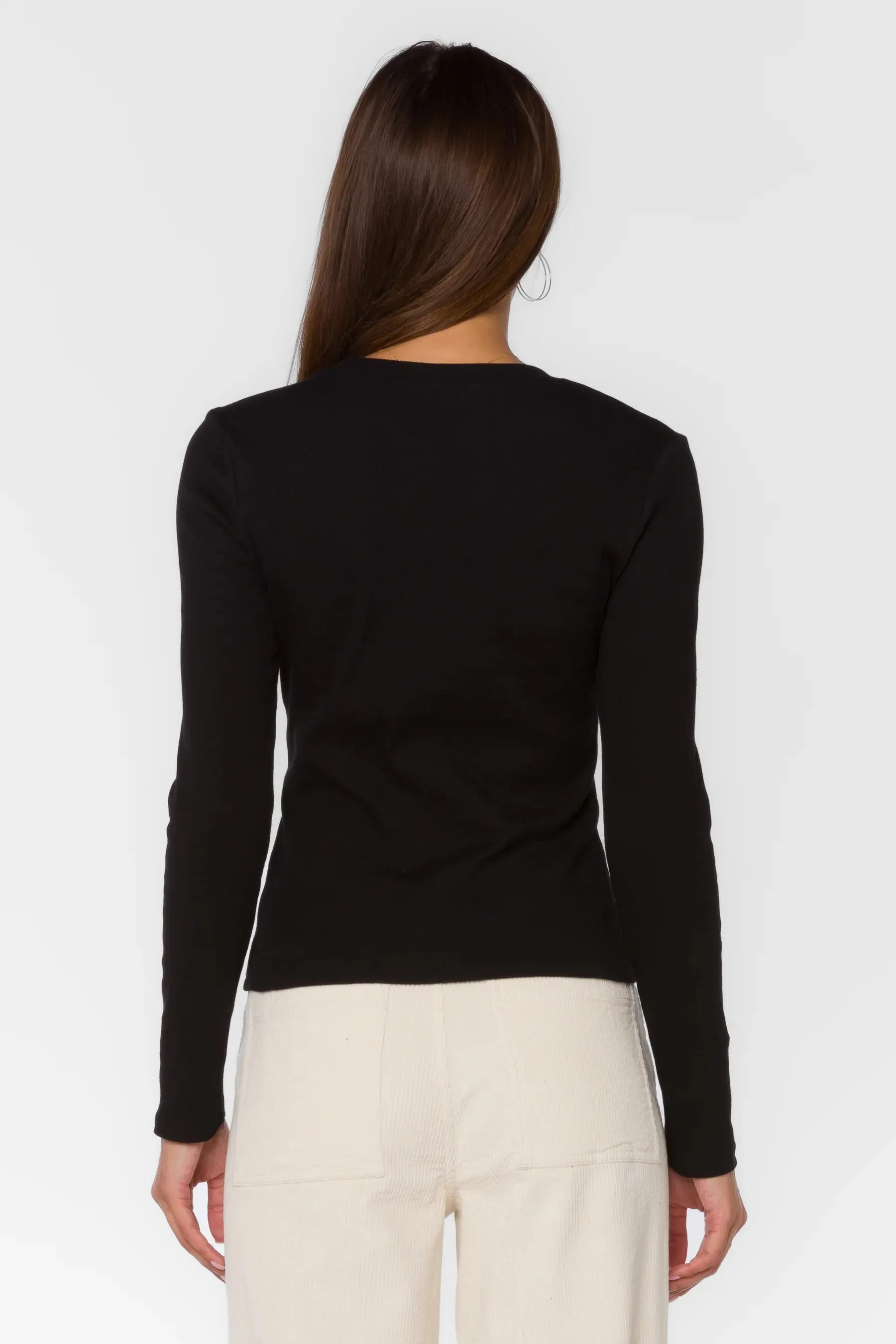 Kuri Black Tee