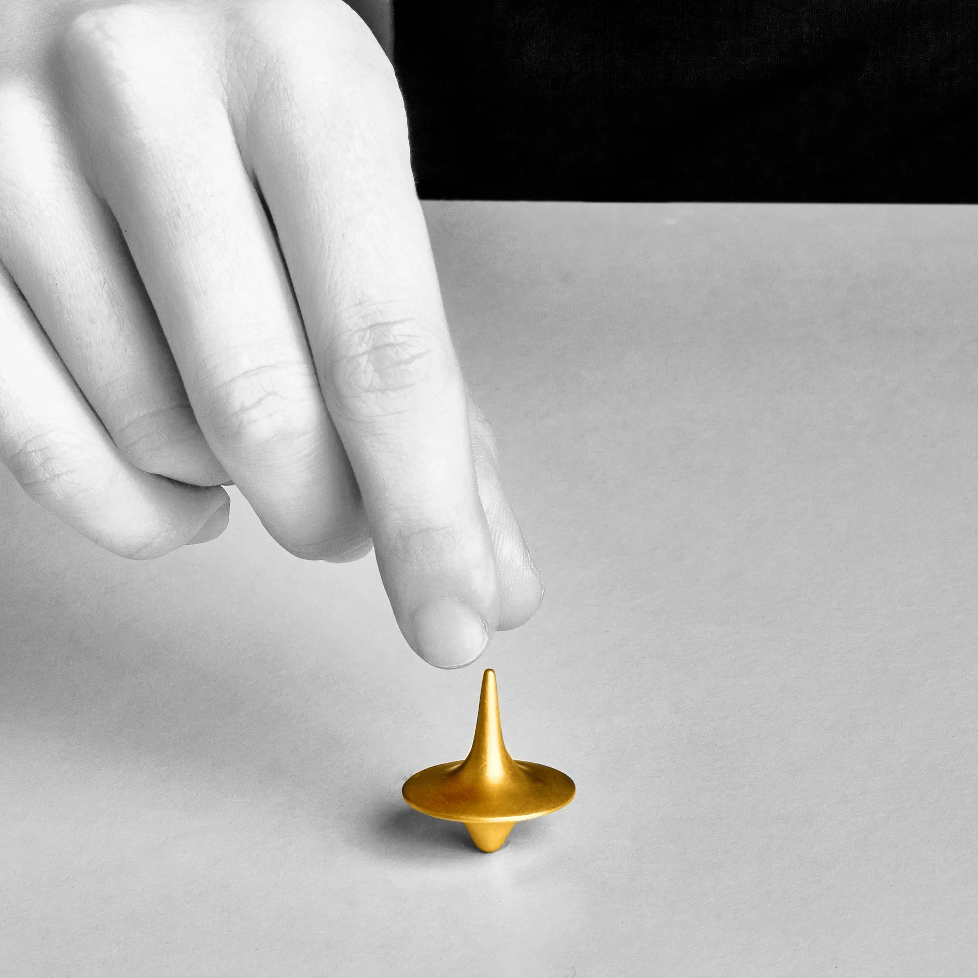 Menē Spin Top