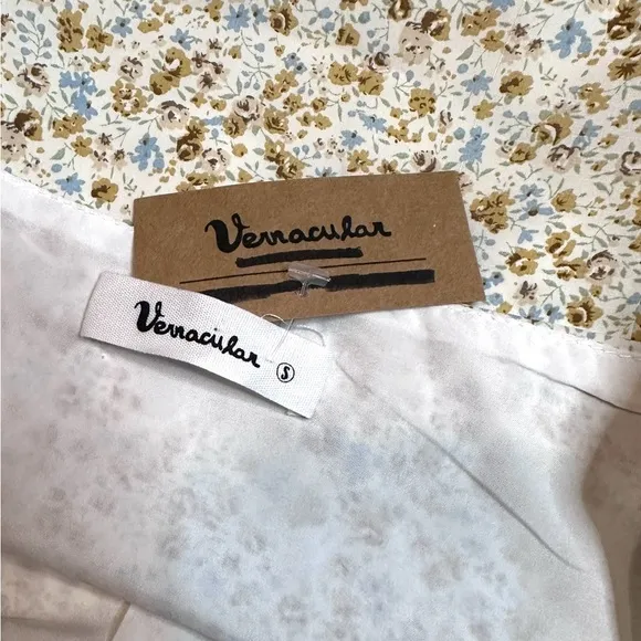 NWT Vernacular Peasant Style Midi Dress in Antique Floral Print. Size Small 🌸