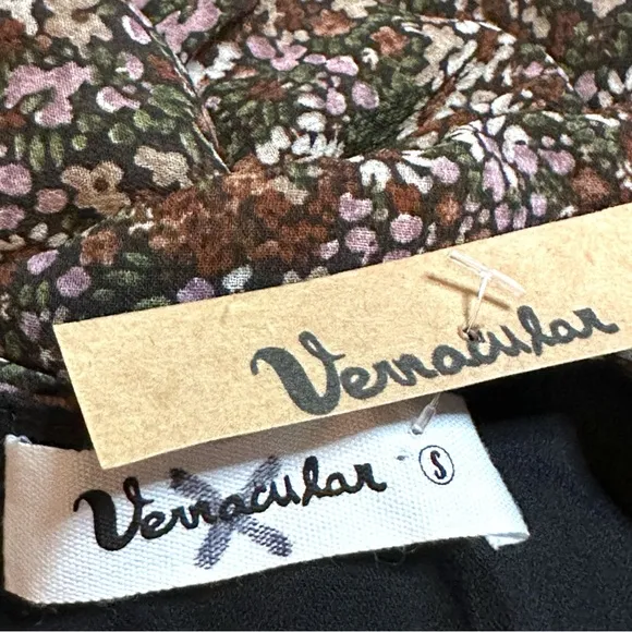 NWT Vernacular Ruched Cross Front Mini Dress in Floral Design 🌺 Size Small