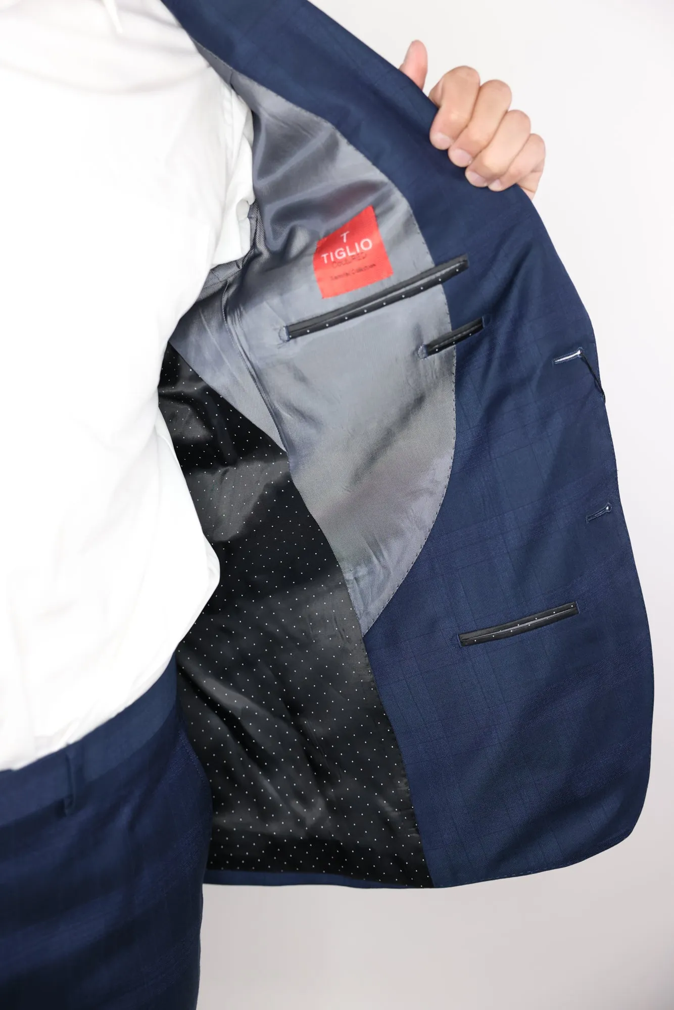 Tiglio CoutuRED Suit