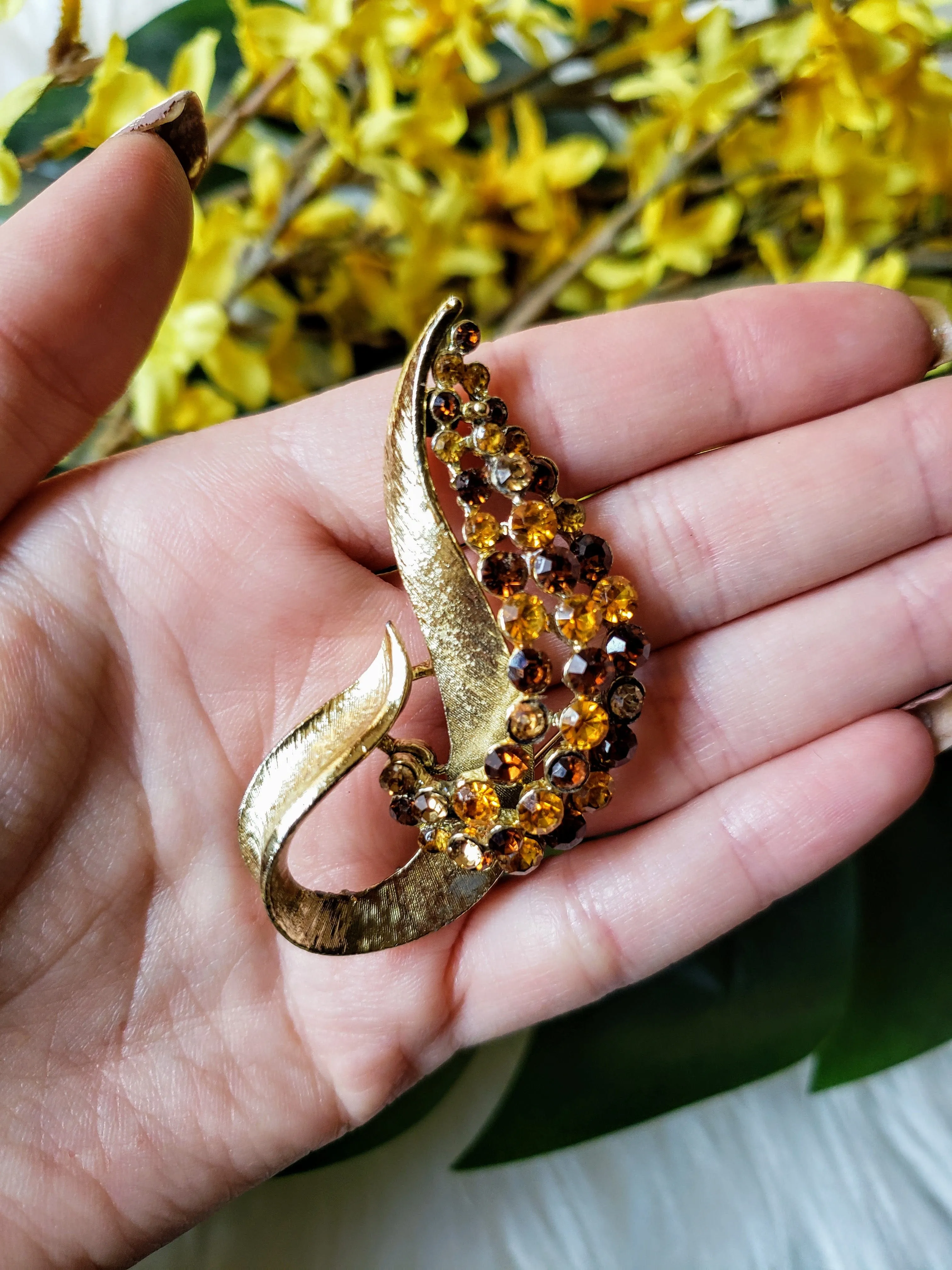 Vintage - Gold Tone Rhinestone Brooch