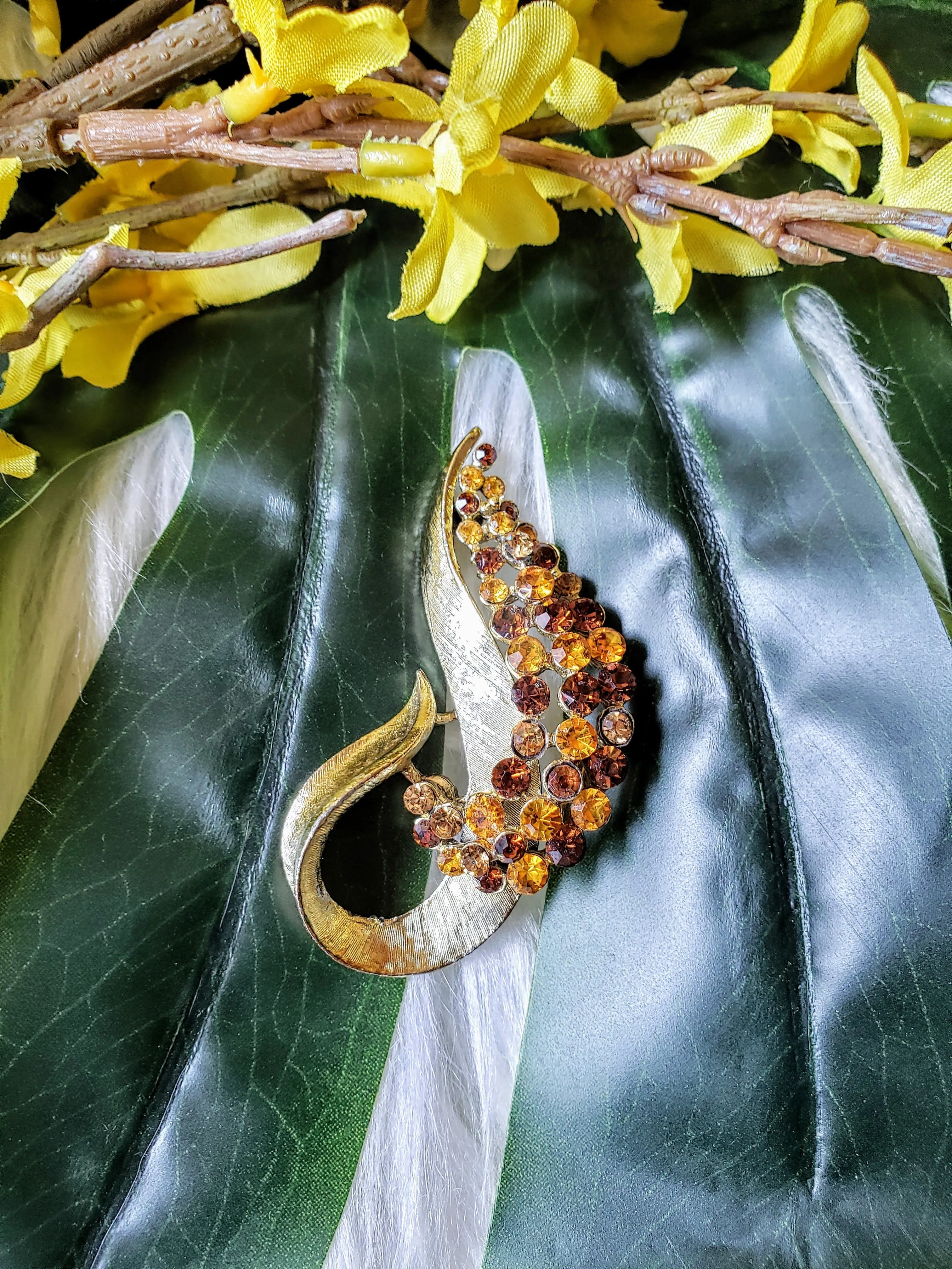 Vintage - Gold Tone Rhinestone Brooch