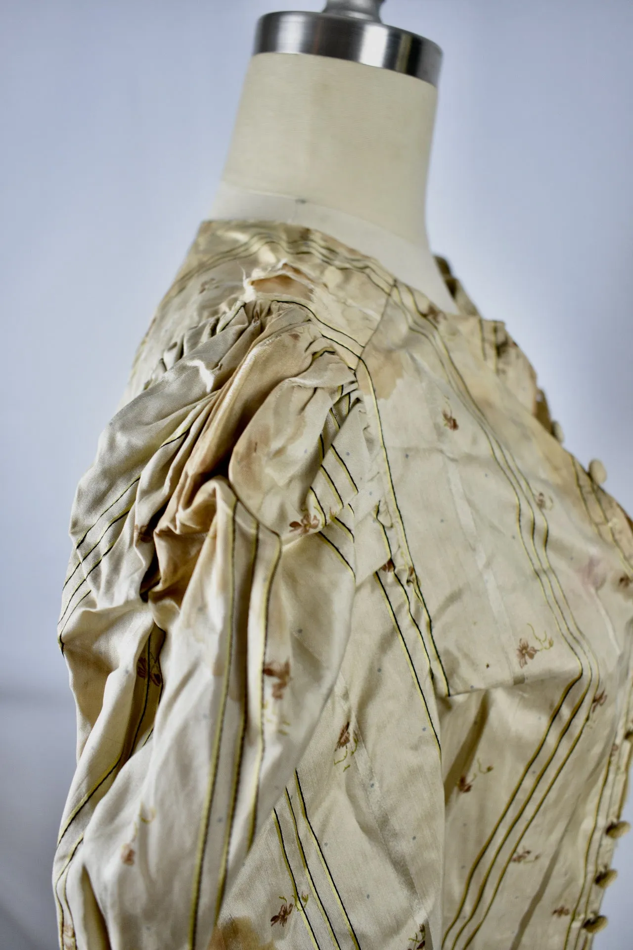 Vintage Victorian Gold Button Down Top-Study