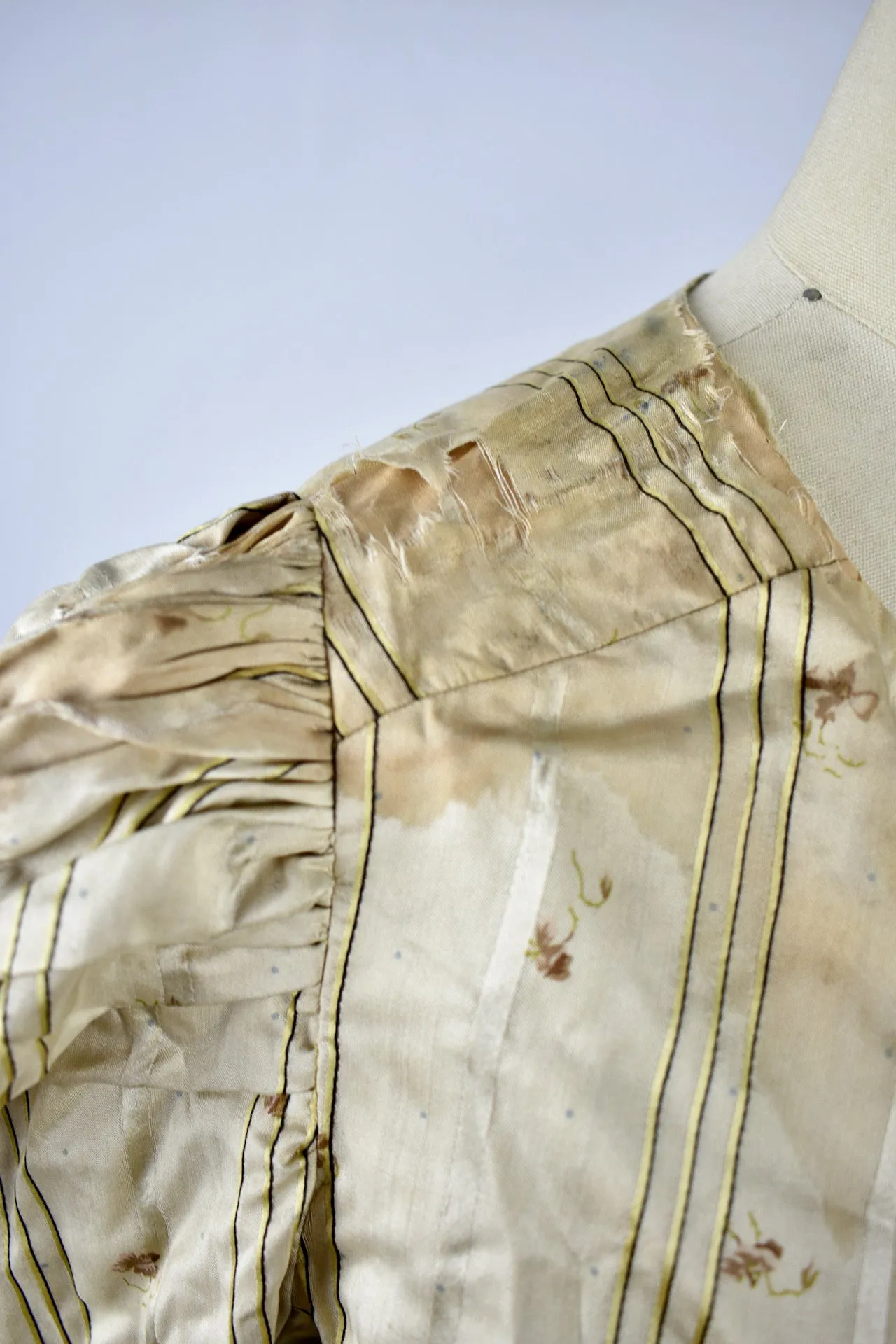 Vintage Victorian Gold Button Down Top-Study