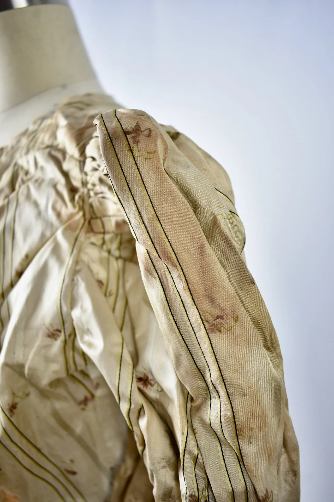 Vintage Victorian Gold Button Down Top-Study