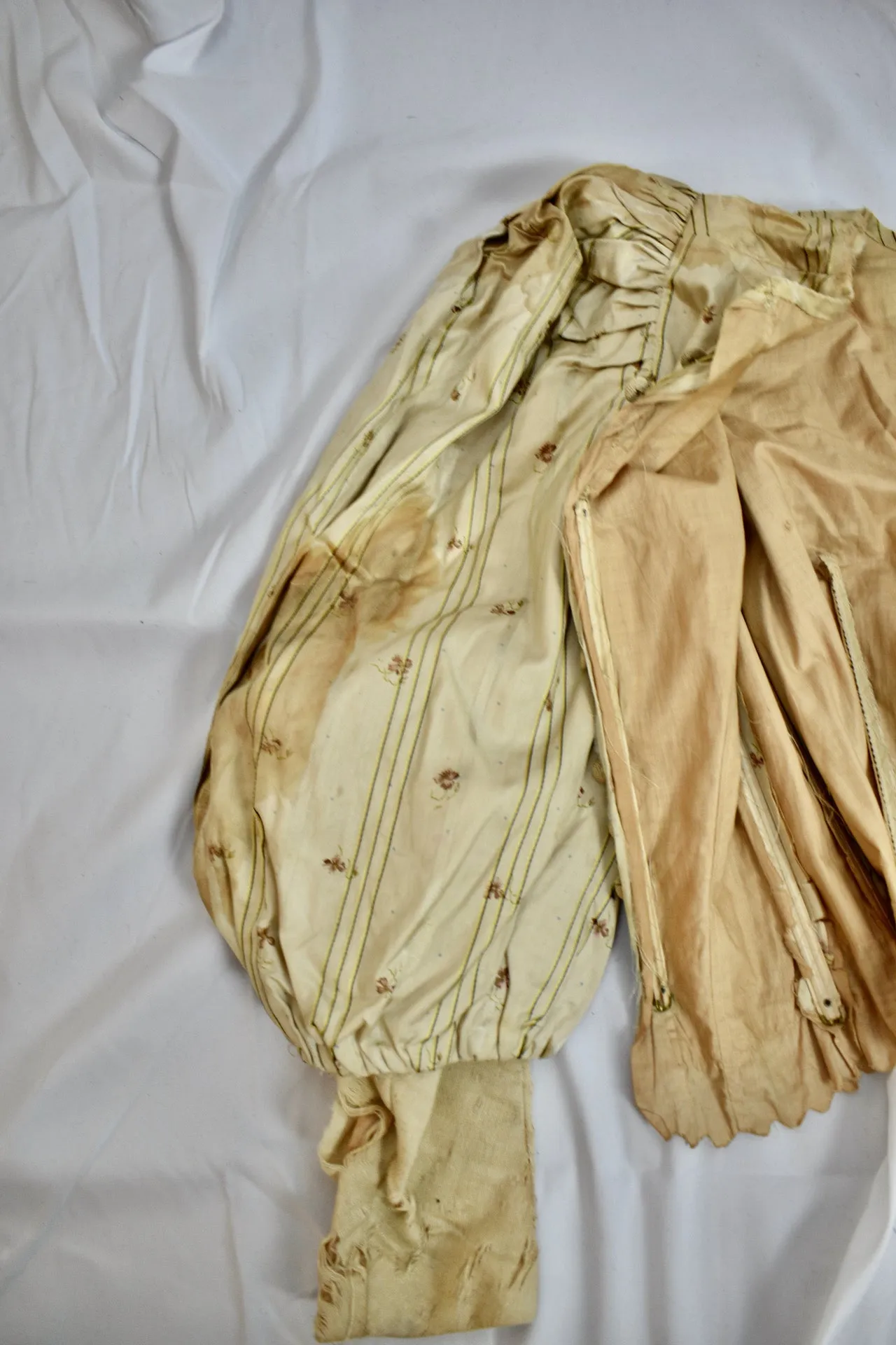 Vintage Victorian Gold Button Down Top-Study